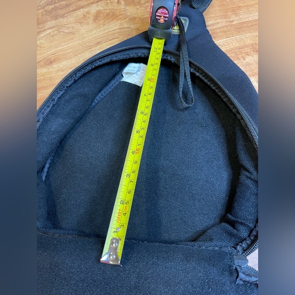 Roots Sport red & black sling back bag - Picture 9 of 12